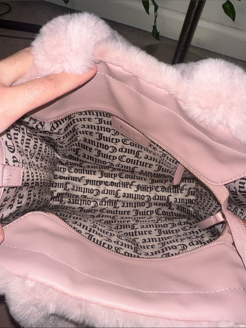 Juicy Couture Pink Let’s Get Cozy Faux Fur Tote Bag Removable Strap With Zipper - Picture 4 of 9